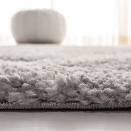 Safavieh Parma Shag 4'-0" x 6'-0" Rug in Grey / Cream