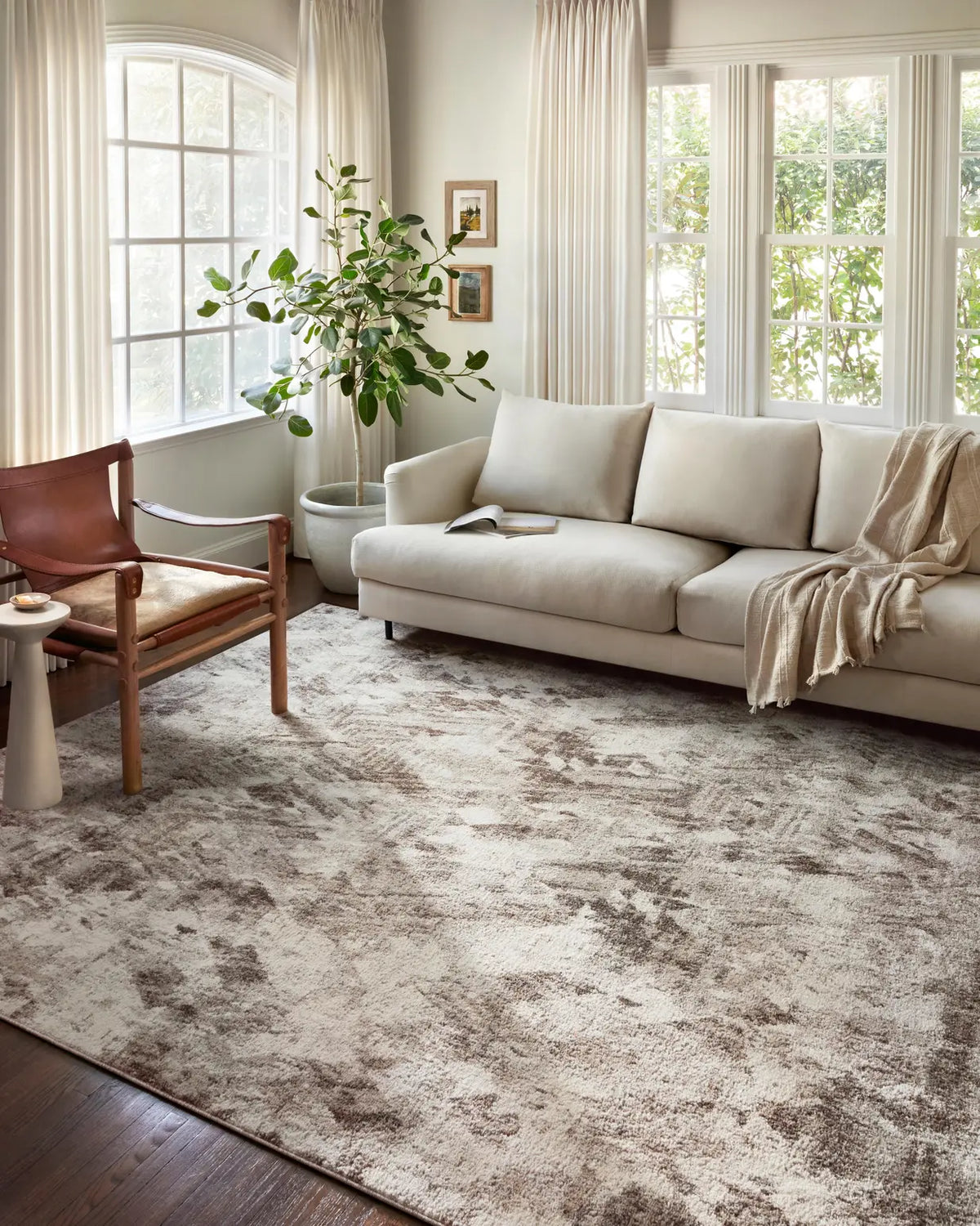 Loloi Austen Aus-03 Natural/Mocha Rugs - room scene 1