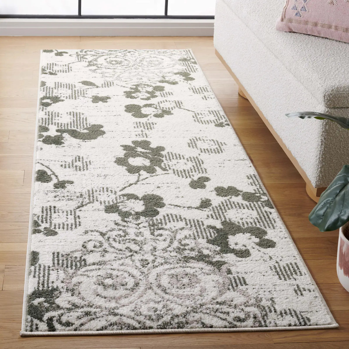 Safavieh Adirondack 2'-6" x 8'-0" Rug in Ivory / Dark Green