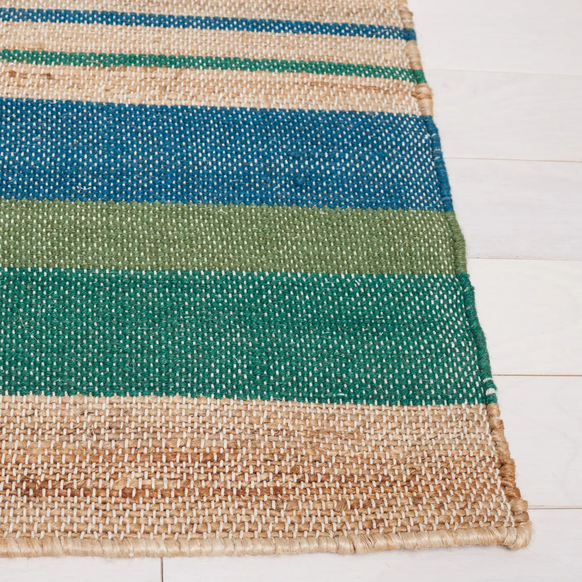 Safavieh Kilim 4'-0" x 6'-0" Rug in Natural / Green