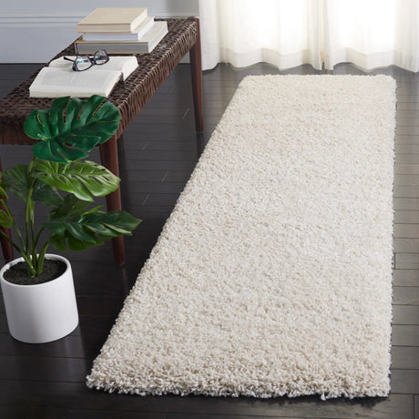 Safavieh Evolution Shag 500 2'-2" x 8'-0" Rug in Ivory