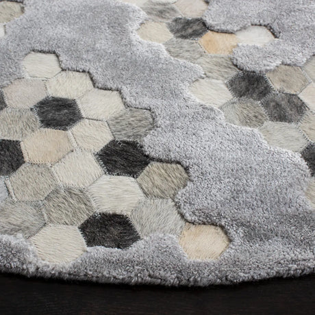 Safavieh Manhattan 6'-0" x 6'-0" Rug in Grey / Ivory