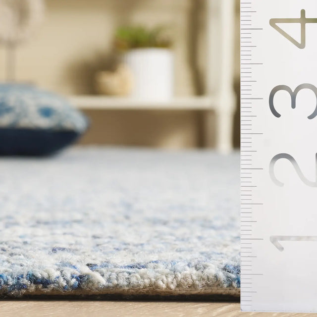 Safavieh Abstract 4'-0" x 6'-0" Rug in Blue / Ivory