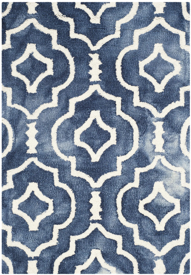 Safavieh Dip Dye 2'-0" x 3'-0" Rug in Navy / Ivory