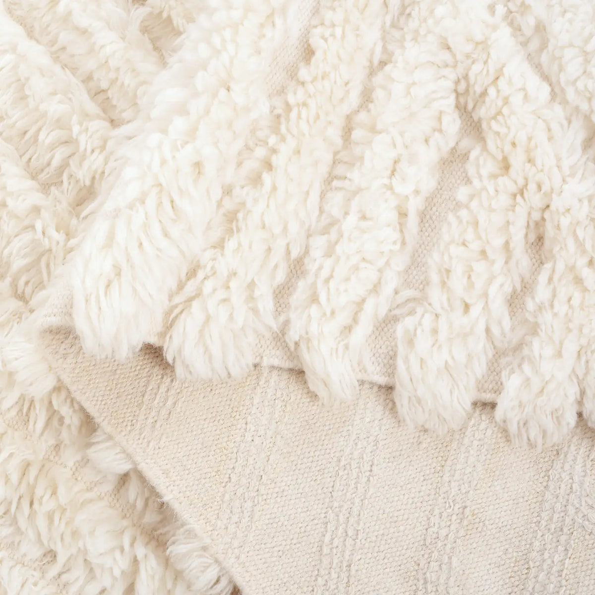Safavieh Casablanca 4'-0" x 6'-0" Rug in Ivory