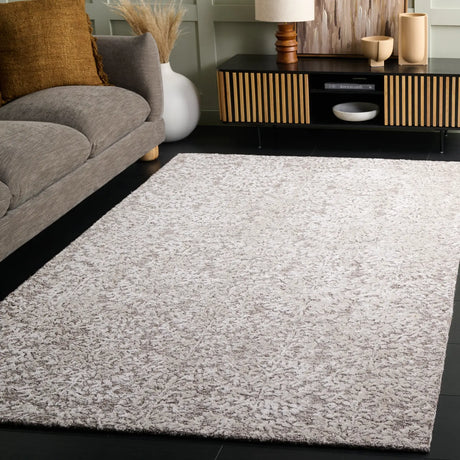 Safavieh Glamour 5'-0" x 8'-0" Rug in Grey / Ivory