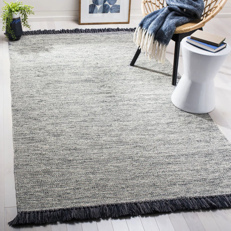 Safavieh Montauk 5'-0" x 8'-0" Rug in Grey