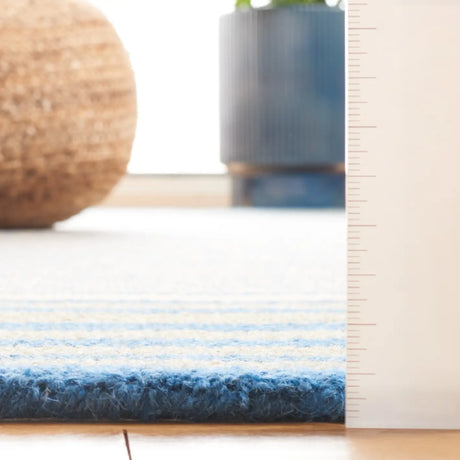 Safavieh Genre 4'-0" x 6'-0" Rug in Blue / Ivory
