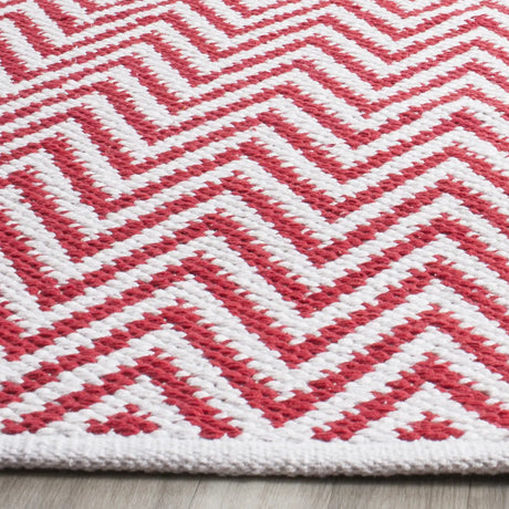 Safavieh Montauk 8'-0" x 10'-0" Rug in Red / Ivory