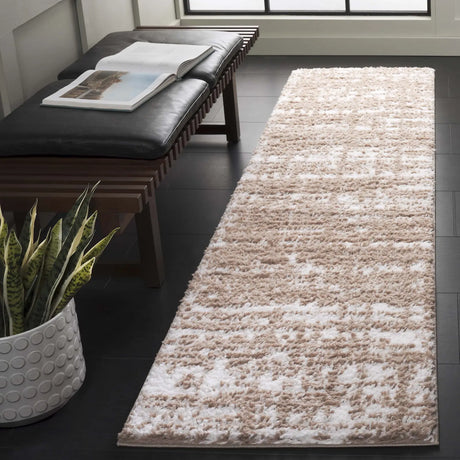 Safavieh Rumi Shag 2'-2" x 8'-0" Rug in Beige / Ivory