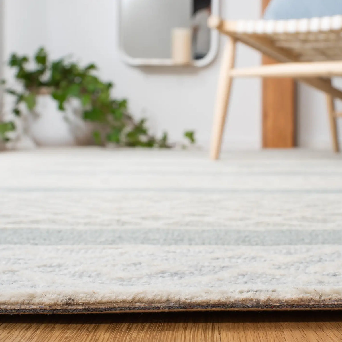 Safavieh Metro 4'-0" x 6'-0" Rug in Natural / Light Grey