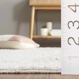 Safavieh Vermont 4'-0" x 6'-0" Rug in Ivory / Beige