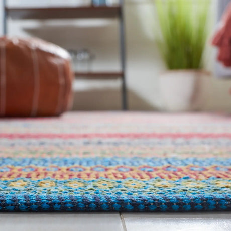 Safavieh Kilim 4'-0" x 6'-0" Rug in Blue / Red