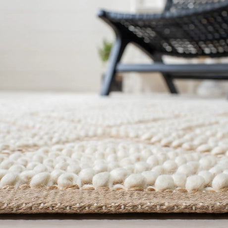 Safavieh Natura 4'-0" x 6'-0" Rug in Natural / Ivory