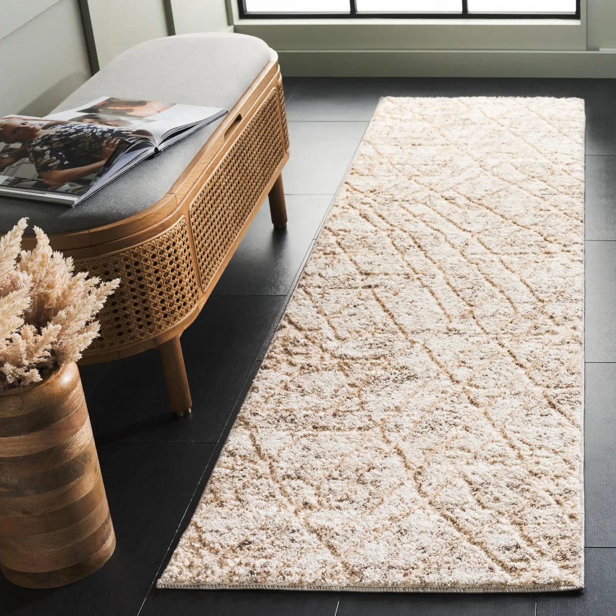 Safavieh Ravine Shag 2'-2" x 8'-0" Rug in Beige / Ivory