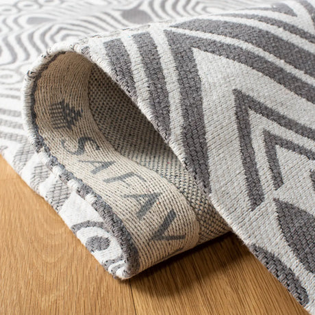Safavieh Marbella 4'-0" x 6'-0" Rug in Grey