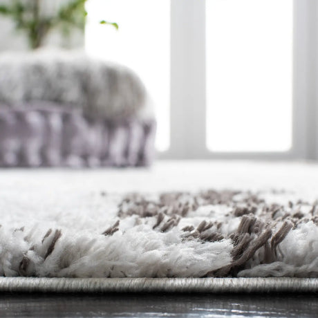 Safavieh Berber Shag 4'-5" x 6'-5" Rug in Light Grey / Dark Grey