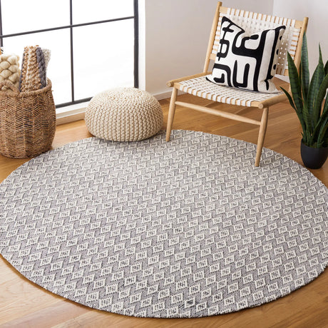Safavieh Marbella 6'-0" x 6'-0" Rug in Ivory / Black