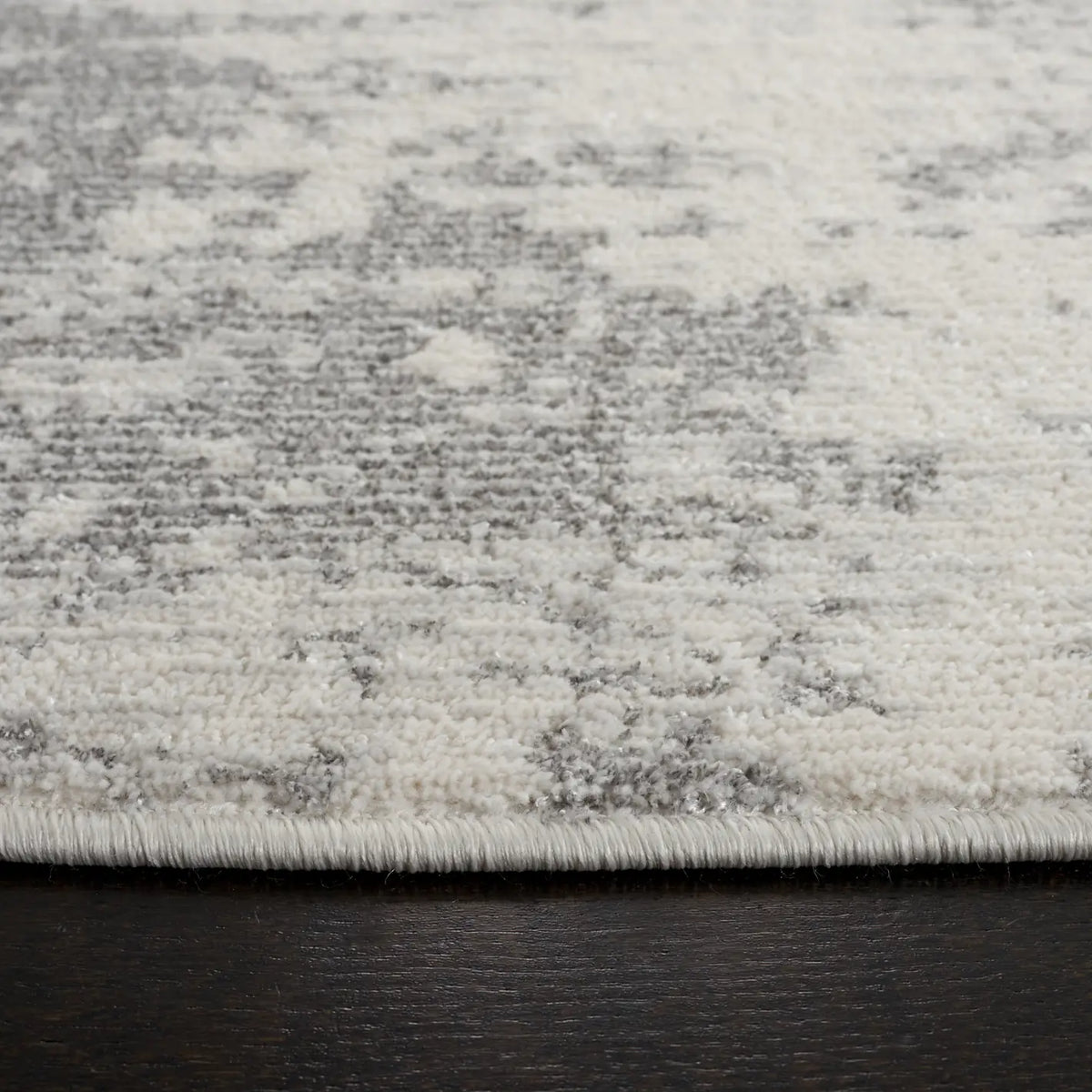 Safavieh Whisper 6'-7" x 6'-7" Rug in Ivory / Grey