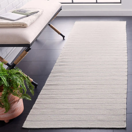 Safavieh Dhurries 2'-6" x 6'-0" Rug in Grey