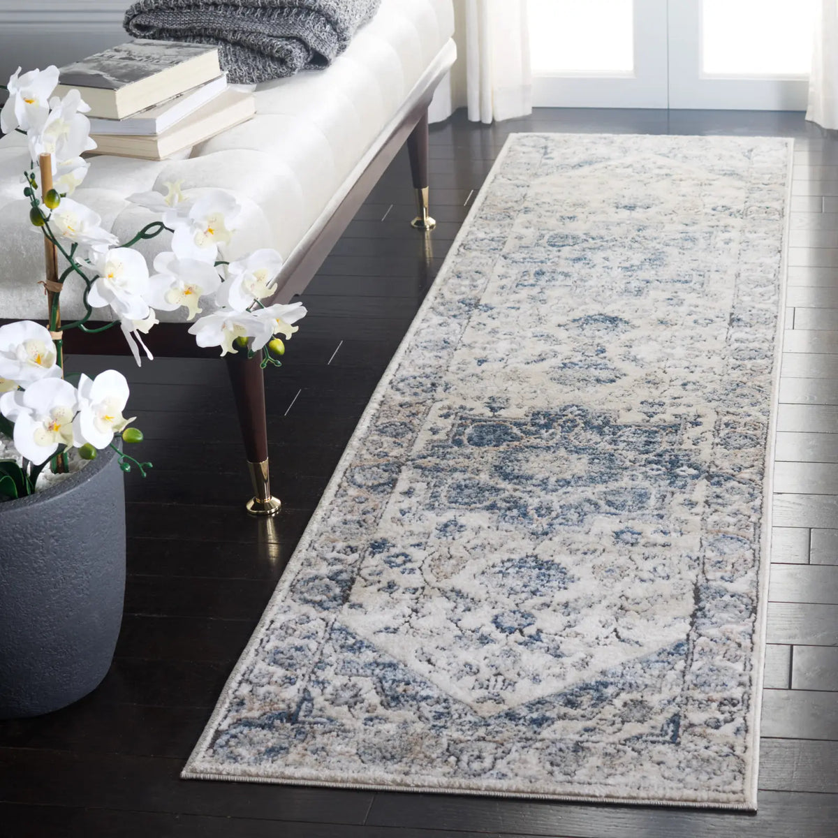 Safavieh Oregon 800 2'-2" x 10'-0" Rug in Ivory / Blue