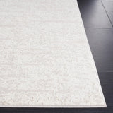 Safavieh Continental 4'-0" x 6'-0" Rug in Ivory / Beige