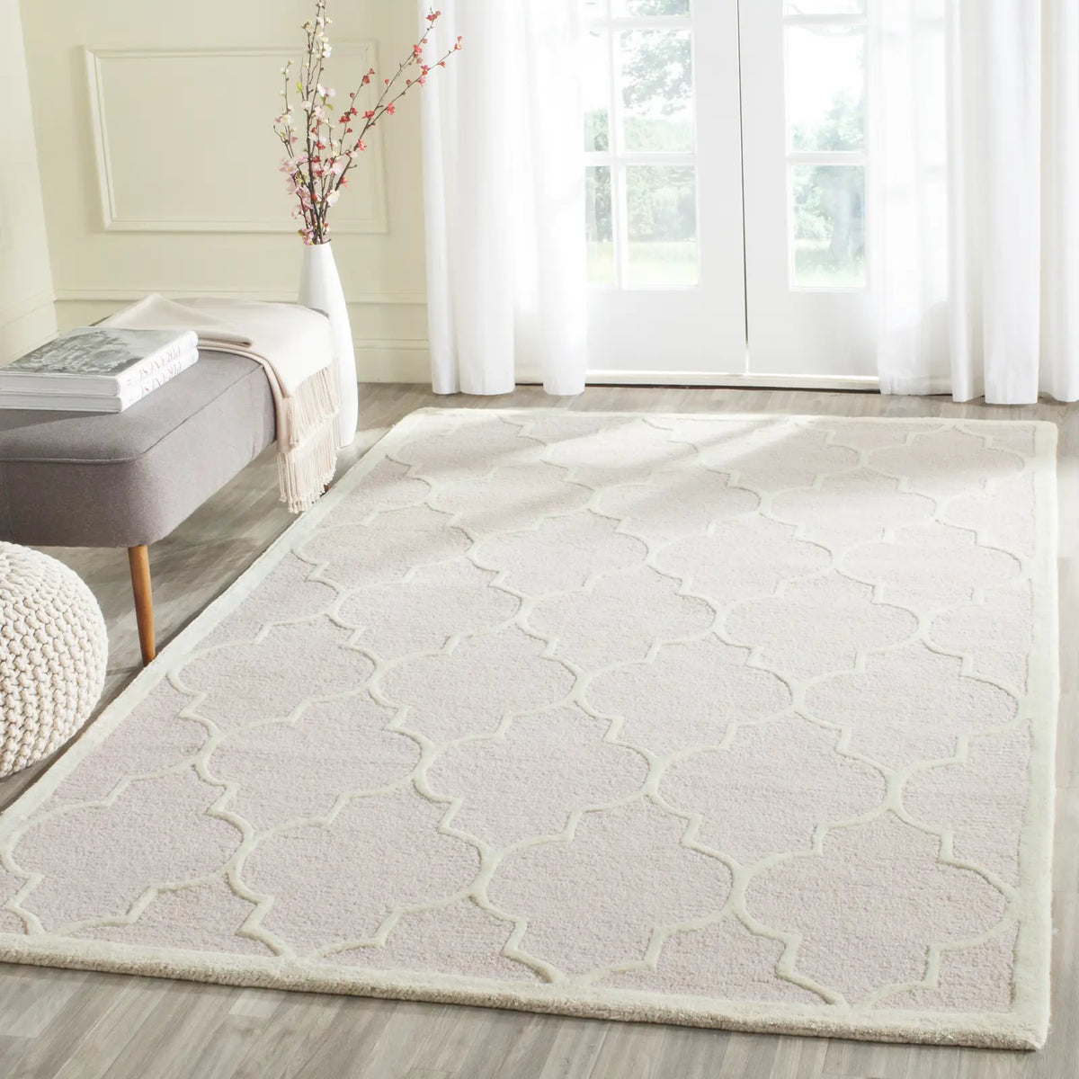 Safavieh Cambridge 5'-0" x 8'-0" Rug in Light Pink / Ivory