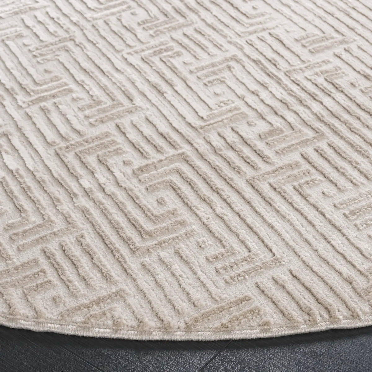 Safavieh Saylor 100 6'-3" x 6'-3" Rug in Beige / Ivory