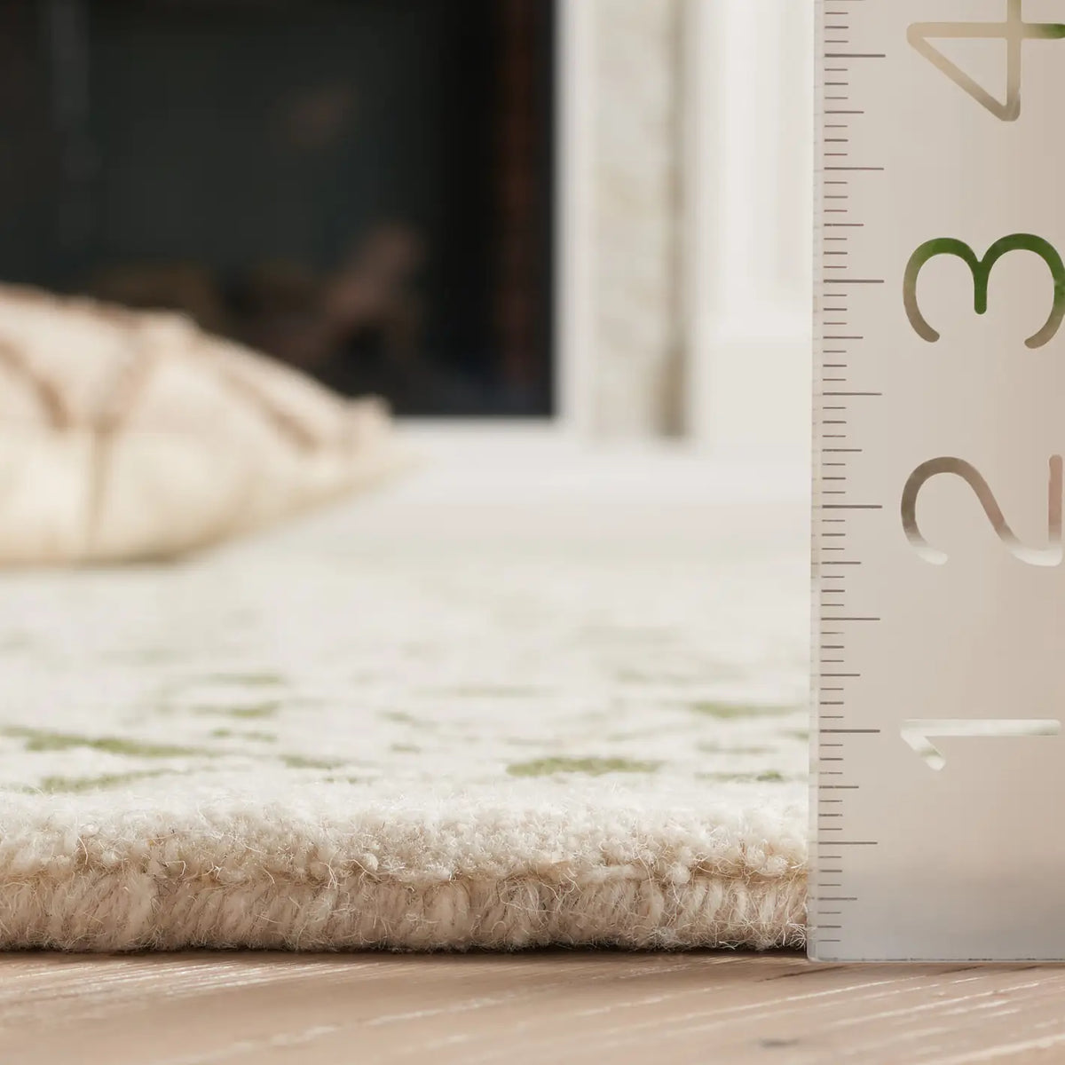 Safavieh Metro 4'-0" x 6'-0" Rug in Green / Ivory