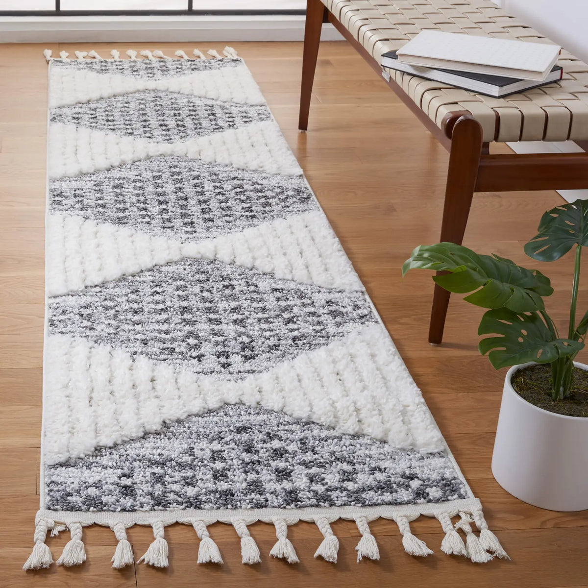 Safavieh Moroccan Tassel Shag 2'-3" x 8'-0" Rug in Grey / Ivory