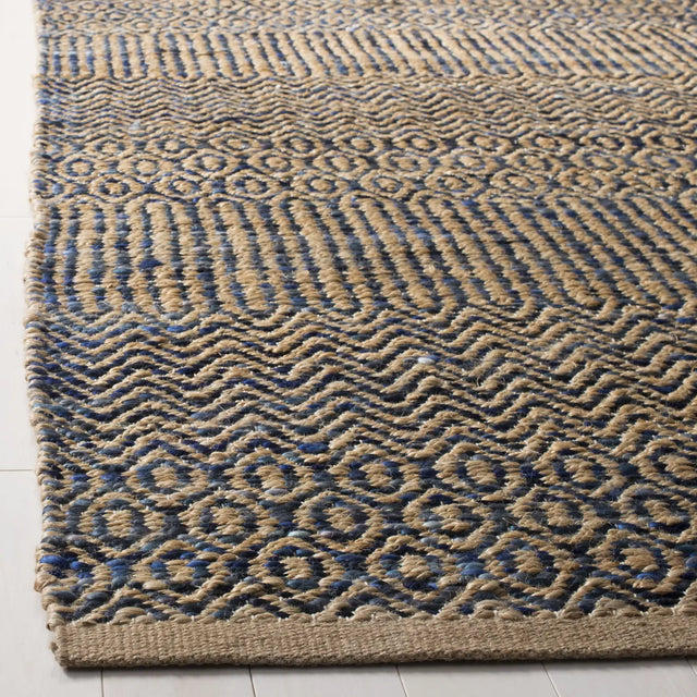 Safavieh Cape Cod 4'-0" x 6'-0" Rug in Navy / Natural