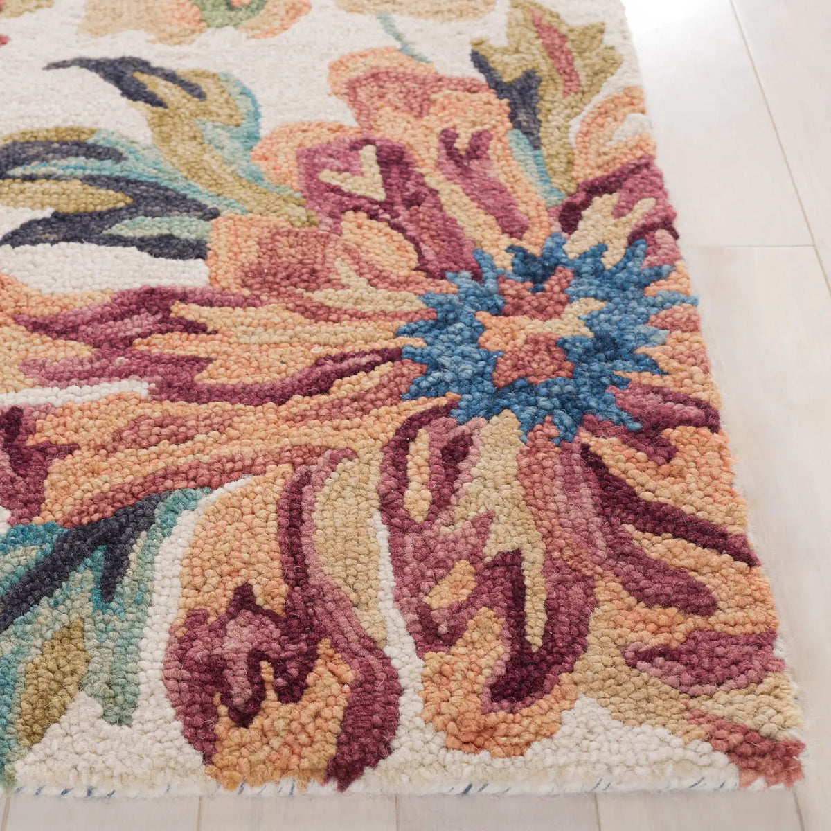 Safavieh Blossom 4'-0" x 6'-0" Rug in Ivory / Plum