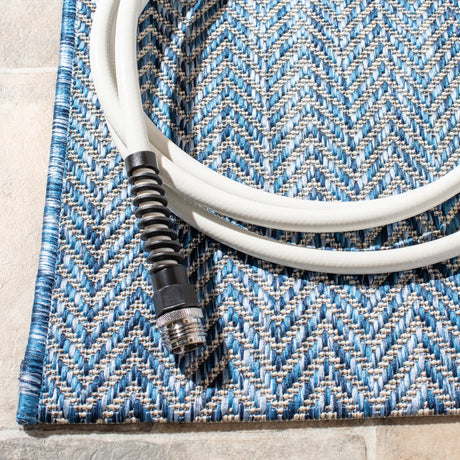 Safavieh Courtyard 4'-0" x 5'-7" Rug in Navy / Grey