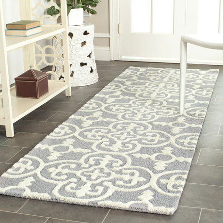 Safavieh Cambridge 2'-6" x 10'-0" Rug in Silver / Ivory