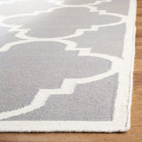 Safavieh Dhurries 4'-0" x 6'-0" Rug in Grey / Ivory
