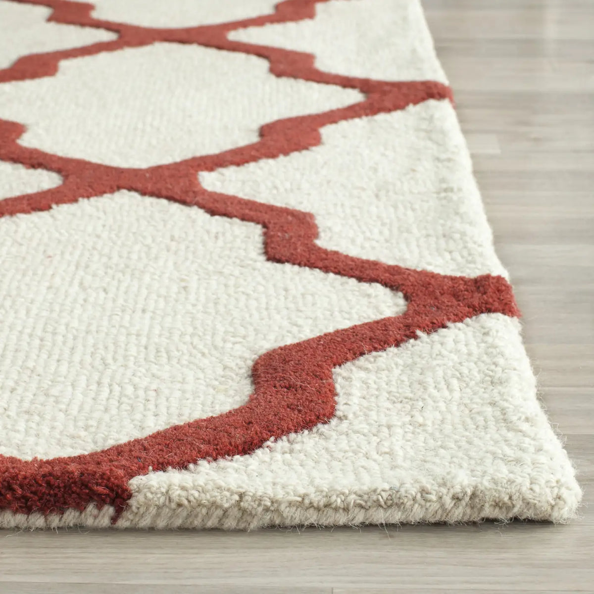 Safavieh Cambridge 5'-0" x 8'-0" Rug in Ivory / Rust
