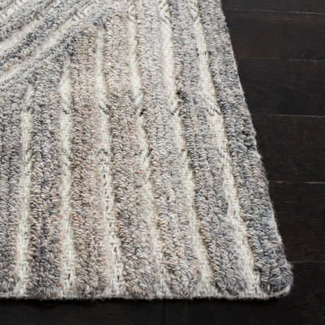 Safavieh Southampton 4'-0" x 6'-0" Rug in Beige / Light Blue