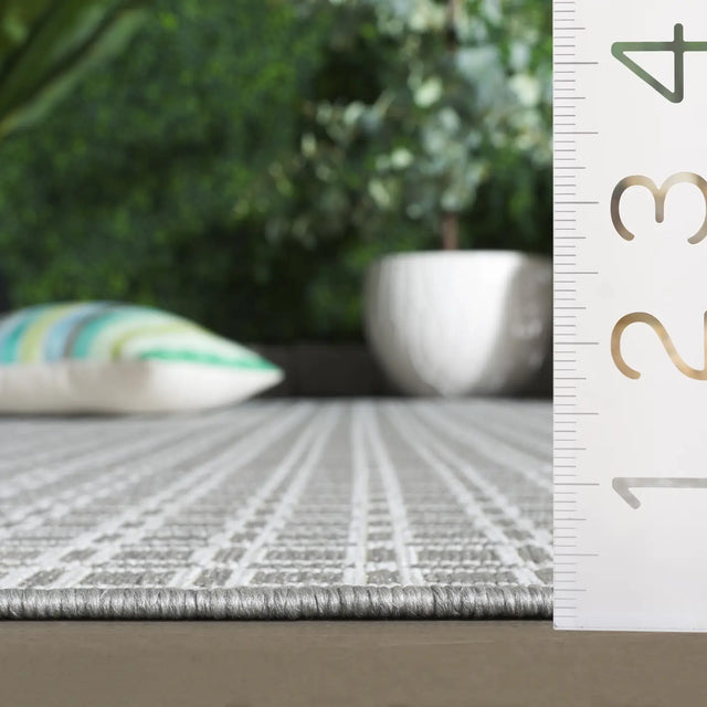 Safavieh Terrace 800 4'-0" x 6'-0" Rug in Ivory / Grey