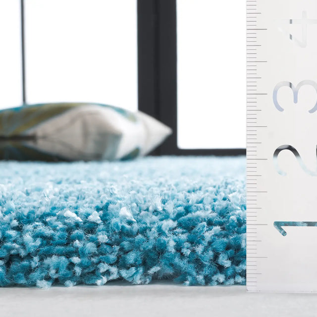 Safavieh Shag 5'-3" x 7'-6" Rug in Turquoise