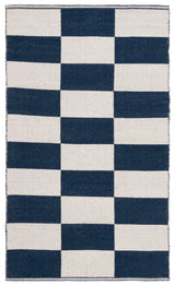 Safavieh Montauk 3'-0" x 5'-0" Rug in Navy / Ivory