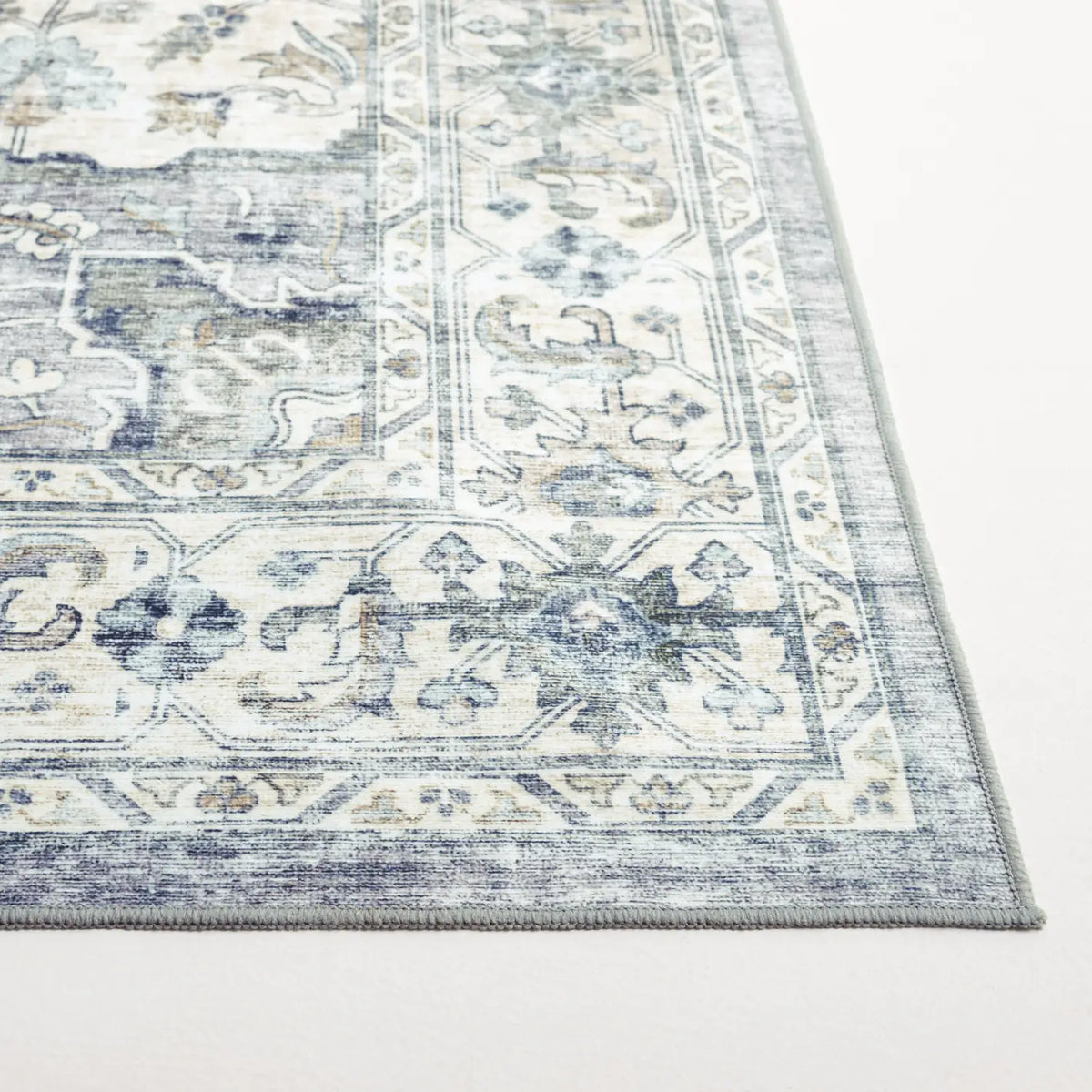 Safavieh Arizona 4'-0" x 6'-0" Rug in Light Grey / Beige