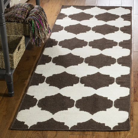 Safavieh Dhurries 2'-6" x 7'-0" Rug in Brown / Ivory
