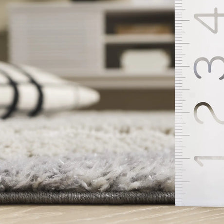 Safavieh Hi-Lo Shag 4'-0" x 6'-0" Rug in Grey / Light Beige