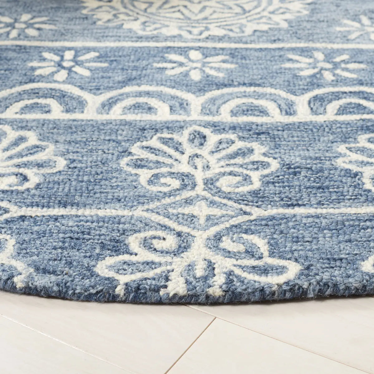 Safavieh Micro-Loop 5'-0" x 5'-0" Rug in Blue / Ivory