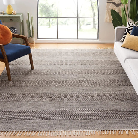 Safavieh Montauk 10'-0" x 14'-0" Rug in Ivory / Anthracite