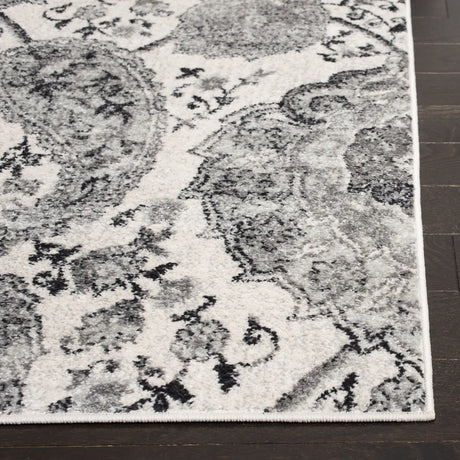 Safavieh Madison 5'-3" x 7'-6" Rug in Cream / Silver