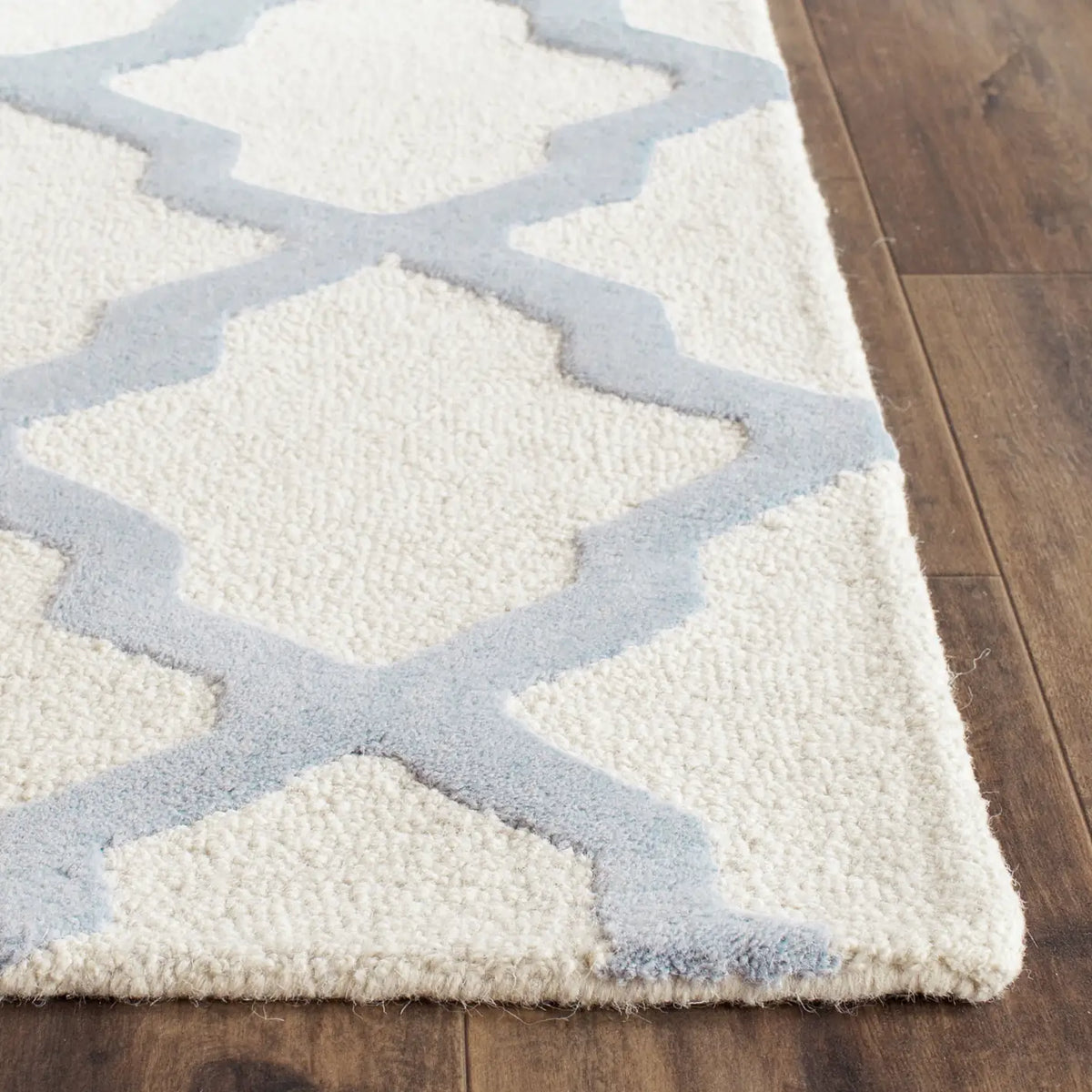 Safavieh Cambridge 2'-6" x 10'-0" Rug in Ivory / Light Blue