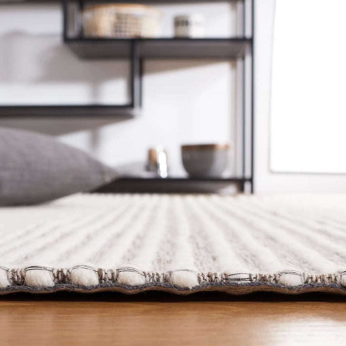 Safavieh Marbella 4'-0" x 6'-0" Rug in Ivory / Dark Brown