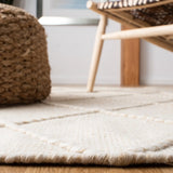 Safavieh Casablanca 4'-0" x 6'-0" Rug in Beige / Ivory