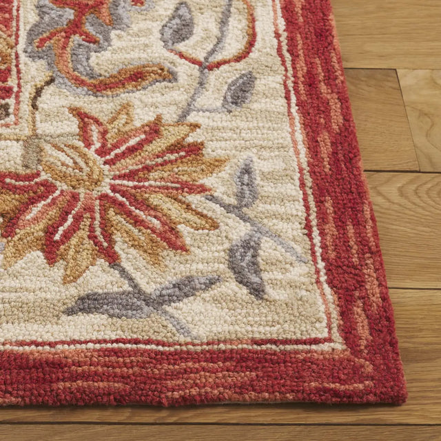 Safavieh Chelsea 5'-3" x 8'-3" Rug in Red